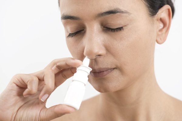 Xịt rửa vệ sinh mũi thường xuyên